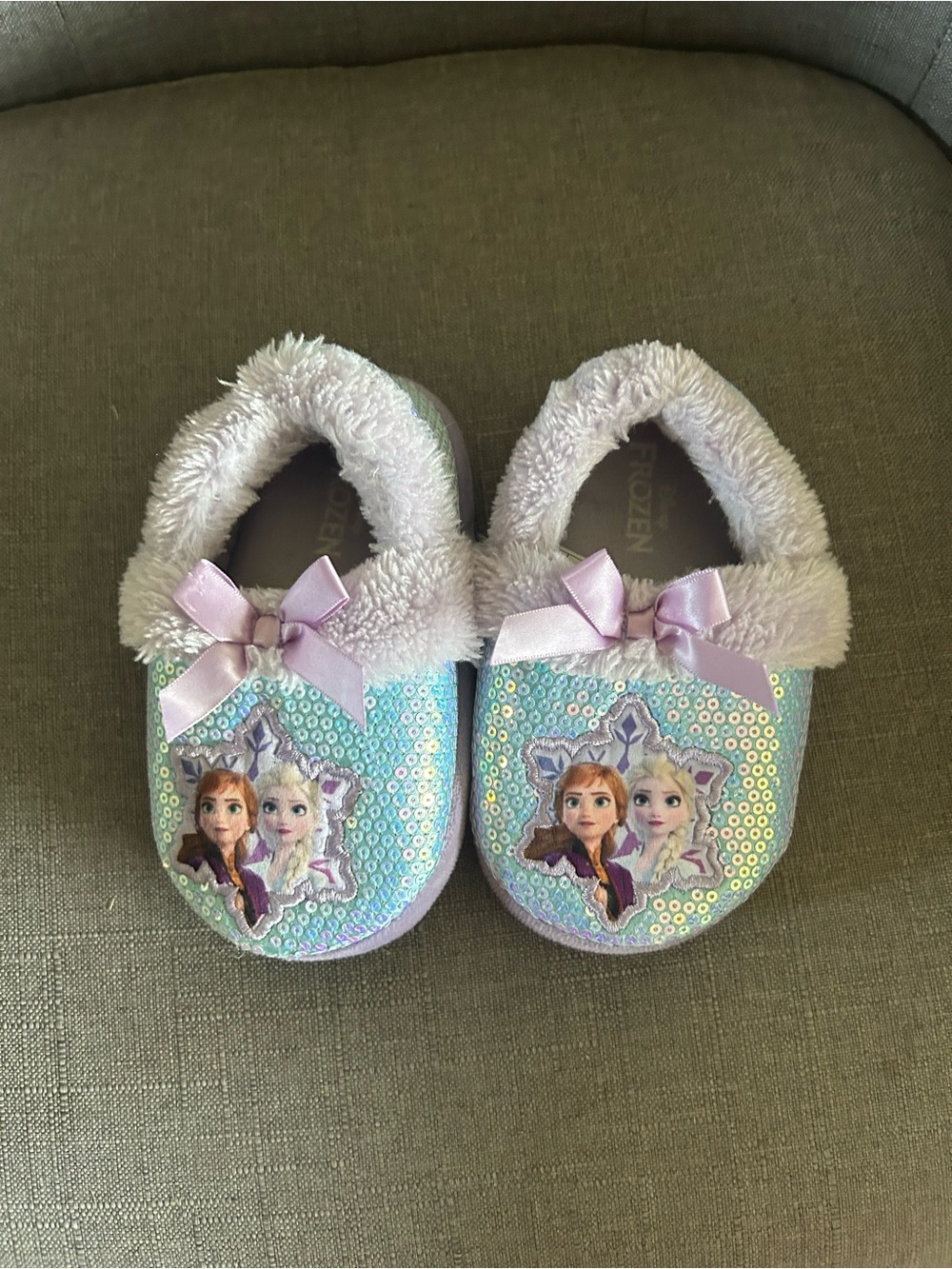 Girls' 7/8 toddler Disney Frozen Sequin Character Slippers in Iridescent blue